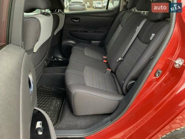 Красный Ниссан Лиф, объемом двигателя 0 л и пробегом 81 тыс. км за 14199 $, фото 29 на Automoto.ua