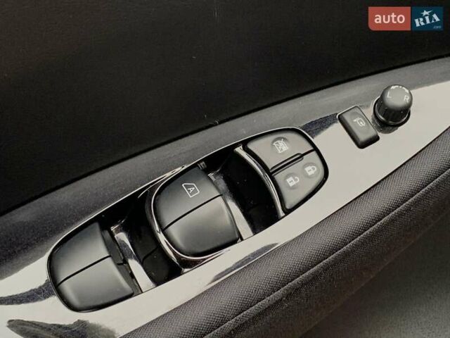 Красный Ниссан Лиф, объемом двигателя 0 л и пробегом 81 тыс. км за 14199 $, фото 44 на Automoto.ua