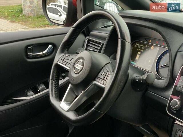 Красный Ниссан Лиф, объемом двигателя 0 л и пробегом 81 тыс. км за 14199 $, фото 37 на Automoto.ua