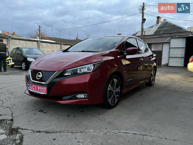 Красный Ниссан Лиф, объемом двигателя 0 л и пробегом 63 тыс. км за 14150 $, фото 2 на Automoto.ua