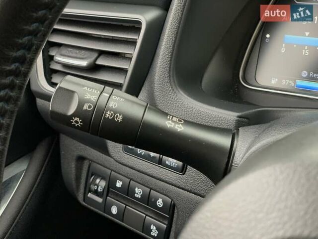 Красный Ниссан Лиф, объемом двигателя 0 л и пробегом 81 тыс. км за 14199 $, фото 49 на Automoto.ua