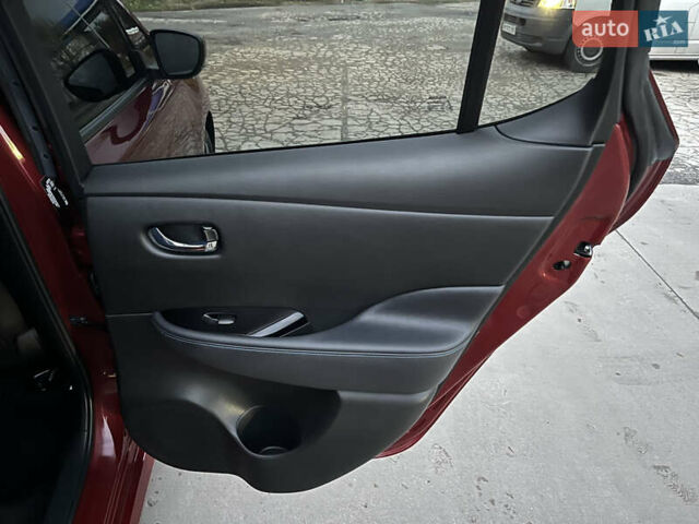 Красный Ниссан Лиф, объемом двигателя 0 л и пробегом 63 тыс. км за 14150 $, фото 18 на Automoto.ua