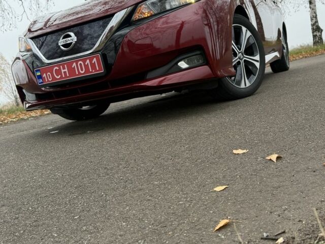 Красный Ниссан Лиф, объемом двигателя 4 л и пробегом 29 тыс. км за 12300 $, фото 5 на Automoto.ua