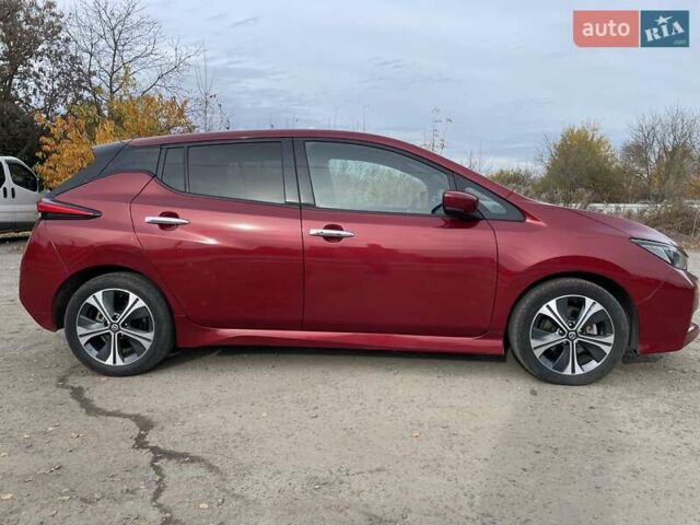 Красный Ниссан Лиф, объемом двигателя 0 л и пробегом 100 тыс. км за 12300 $, фото 2 на Automoto.ua