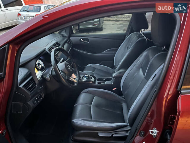 Красный Ниссан Лиф, объемом двигателя 0 л и пробегом 63 тыс. км за 14150 $, фото 12 на Automoto.ua