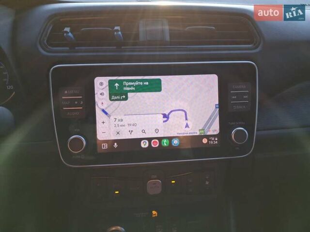 Красный Ниссан Лиф, объемом двигателя 0 л и пробегом 54 тыс. км за 15000 $, фото 8 на Automoto.ua