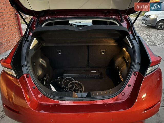 Красный Ниссан Лиф, объемом двигателя 0 л и пробегом 63 тыс. км за 14150 $, фото 15 на Automoto.ua