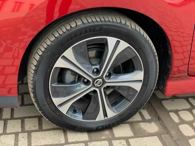 Красный Ниссан Лиф, объемом двигателя 0 л и пробегом 81 тыс. км за 14199 $, фото 4 на Automoto.ua