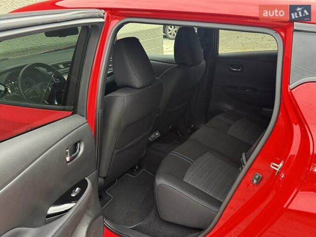 Красный Ниссан Лиф, объемом двигателя 0 л и пробегом 120 тыс. км за 14900 $, фото 11 на Automoto.ua