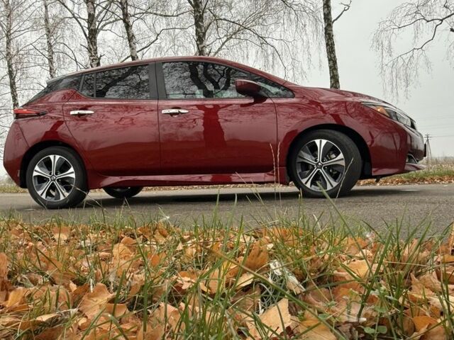 Красный Ниссан Лиф, объемом двигателя 4 л и пробегом 29 тыс. км за 12300 $, фото 21 на Automoto.ua