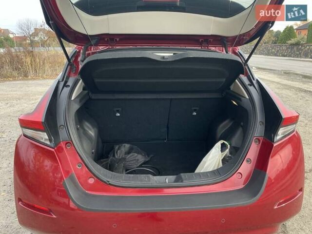 Красный Ниссан Лиф, объемом двигателя 0 л и пробегом 100 тыс. км за 12300 $, фото 10 на Automoto.ua