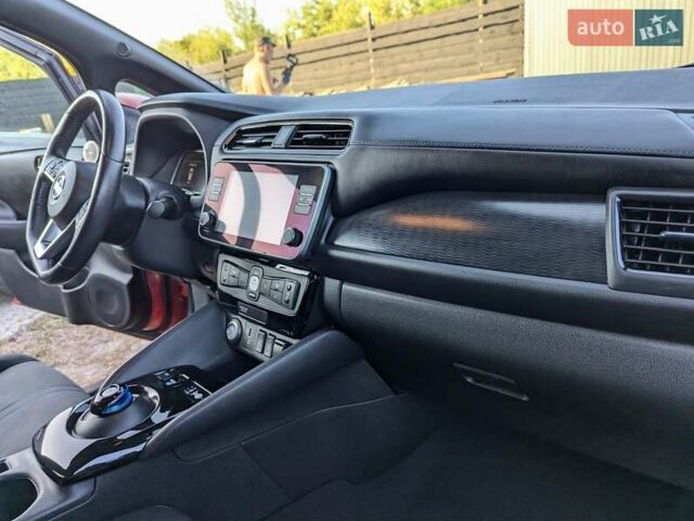 Красный Ниссан Лиф, объемом двигателя 0 л и пробегом 70 тыс. км за 16300 $, фото 11 на Automoto.ua