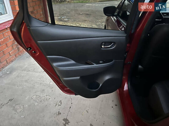 Красный Ниссан Лиф, объемом двигателя 0 л и пробегом 63 тыс. км за 14150 $, фото 13 на Automoto.ua