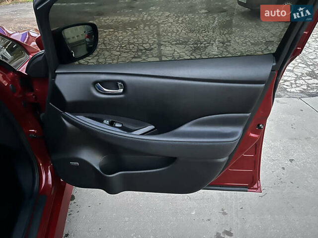 Красный Ниссан Лиф, объемом двигателя 0 л и пробегом 63 тыс. км за 14150 $, фото 20 на Automoto.ua