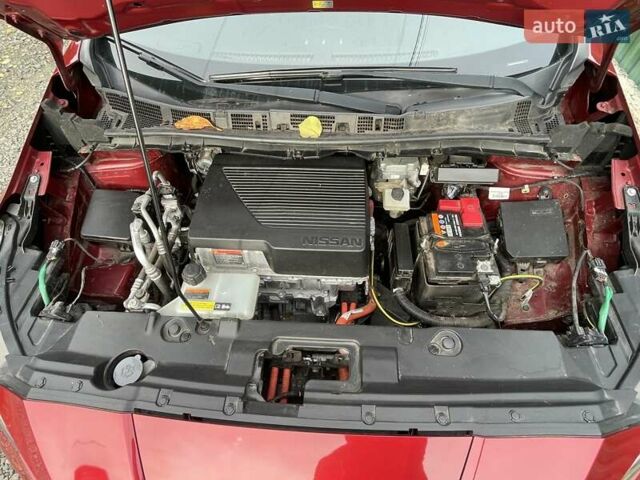 Красный Ниссан Лиф, объемом двигателя 0 л и пробегом 100 тыс. км за 12300 $, фото 17 на Automoto.ua