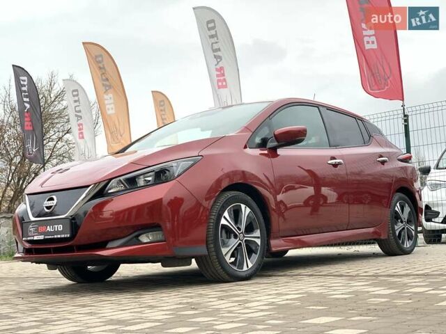 Красный Ниссан Лиф, объемом двигателя 0 л и пробегом 81 тыс. км за 14199 $, фото 1 на Automoto.ua