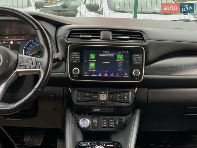 Красный Ниссан Лиф, объемом двигателя 0 л и пробегом 81 тыс. км за 14199 $, фото 58 на Automoto.ua