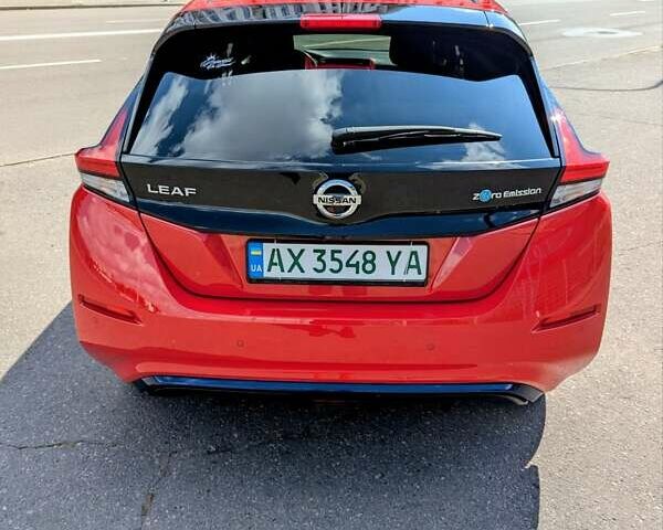Красный Ниссан Лиф, объемом двигателя 0 л и пробегом 70 тыс. км за 16300 $, фото 3 на Automoto.ua