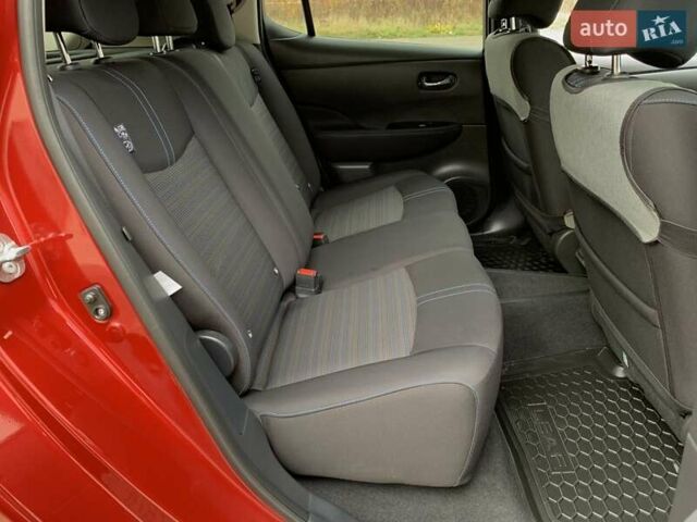 Красный Ниссан Лиф, объемом двигателя 0 л и пробегом 81 тыс. км за 14199 $, фото 33 на Automoto.ua
