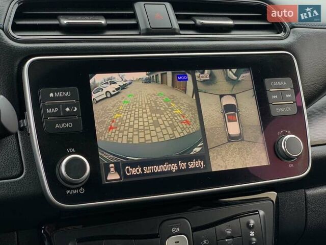 Красный Ниссан Лиф, объемом двигателя 0 л и пробегом 81 тыс. км за 14199 $, фото 54 на Automoto.ua