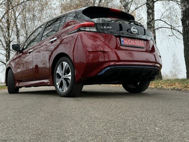 Красный Ниссан Лиф, объемом двигателя 4 л и пробегом 29 тыс. км за 12300 $, фото 10 на Automoto.ua