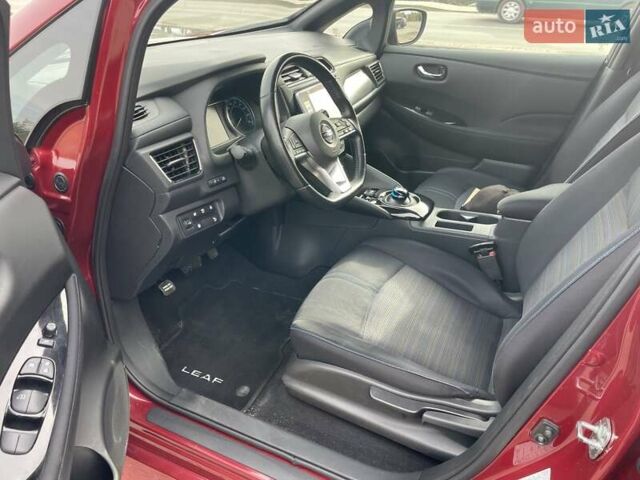 Красный Ниссан Лиф, объемом двигателя 0 л и пробегом 100 тыс. км за 12300 $, фото 11 на Automoto.ua