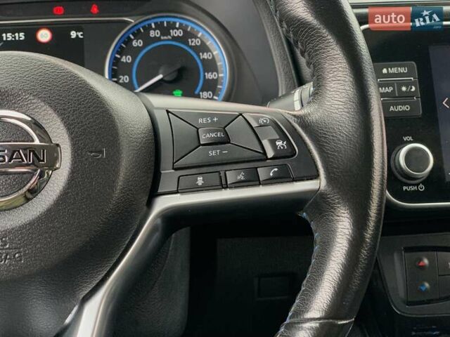 Красный Ниссан Лиф, объемом двигателя 0 л и пробегом 81 тыс. км за 14199 $, фото 48 на Automoto.ua