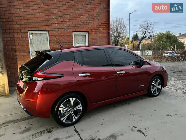 Красный Ниссан Лиф, объемом двигателя 0 л и пробегом 63 тыс. км за 14150 $, фото 5 на Automoto.ua