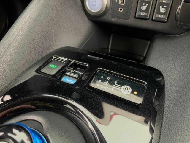 Красный Ниссан Лиф, объемом двигателя 0 л и пробегом 81 тыс. км за 14199 $, фото 17 на Automoto.ua