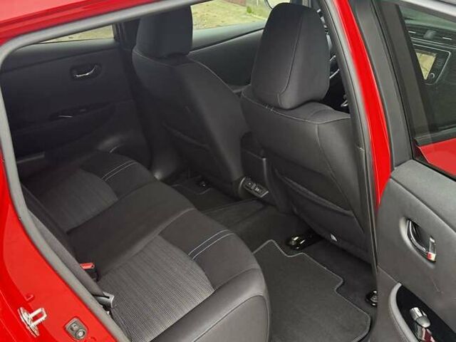 Красный Ниссан Лиф, объемом двигателя 0 л и пробегом 120 тыс. км за 14900 $, фото 10 на Automoto.ua