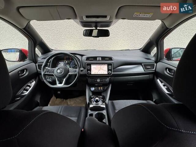 Красный Ниссан Лиф, объемом двигателя 0 л и пробегом 120 тыс. км за 14900 $, фото 6 на Automoto.ua