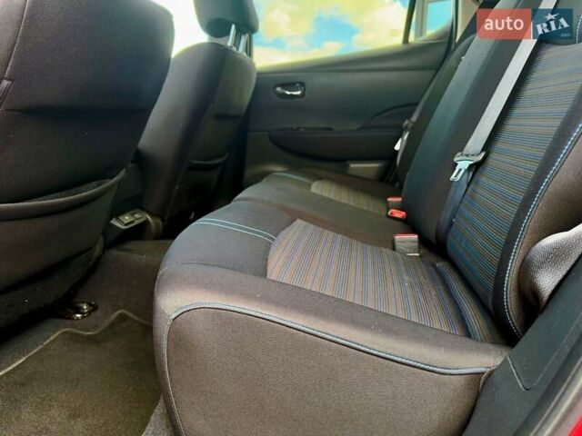 Красный Ниссан Лиф, объемом двигателя 0 л и пробегом 27 тыс. км за 16800 $, фото 13 на Automoto.ua