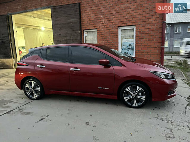 Красный Ниссан Лиф, объемом двигателя 0 л и пробегом 63 тыс. км за 14150 $, фото 4 на Automoto.ua