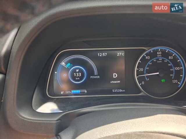 Красный Ниссан Лиф, объемом двигателя 0 л и пробегом 54 тыс. км за 15000 $, фото 9 на Automoto.ua