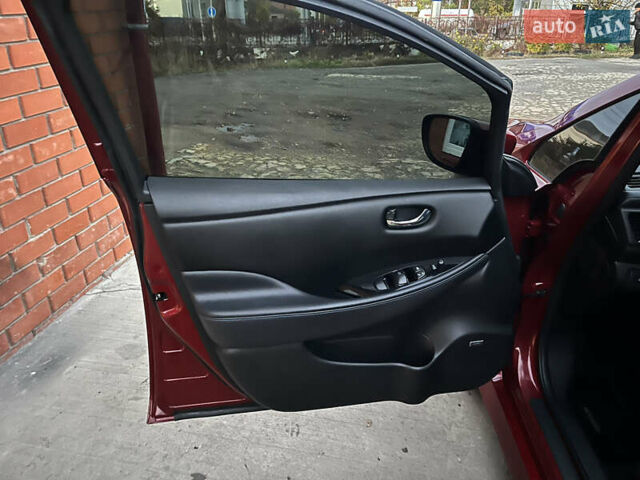 Красный Ниссан Лиф, объемом двигателя 0 л и пробегом 63 тыс. км за 14150 $, фото 11 на Automoto.ua