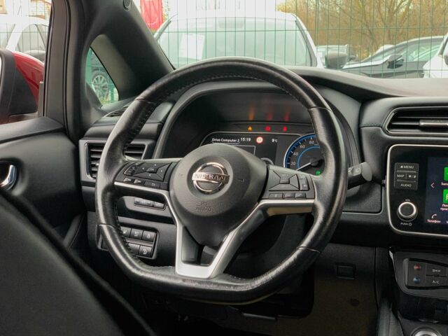 Красный Ниссан Лиф, объемом двигателя 0 л и пробегом 81 тыс. км за 14199 $, фото 21 на Automoto.ua