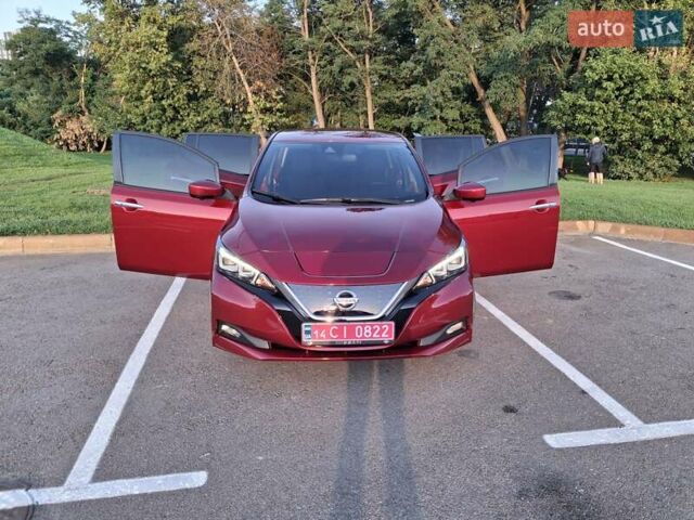 Красный Ниссан Лиф, объемом двигателя 0 л и пробегом 54 тыс. км за 15000 $, фото 12 на Automoto.ua