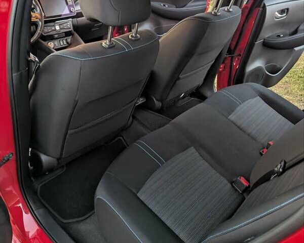 Красный Ниссан Лиф, объемом двигателя 0 л и пробегом 70 тыс. км за 16300 $, фото 9 на Automoto.ua