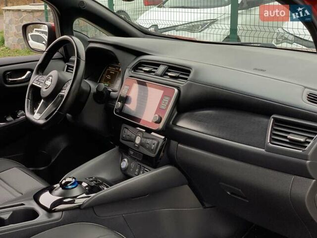 Красный Ниссан Лиф, объемом двигателя 0 л и пробегом 81 тыс. км за 14199 $, фото 36 на Automoto.ua