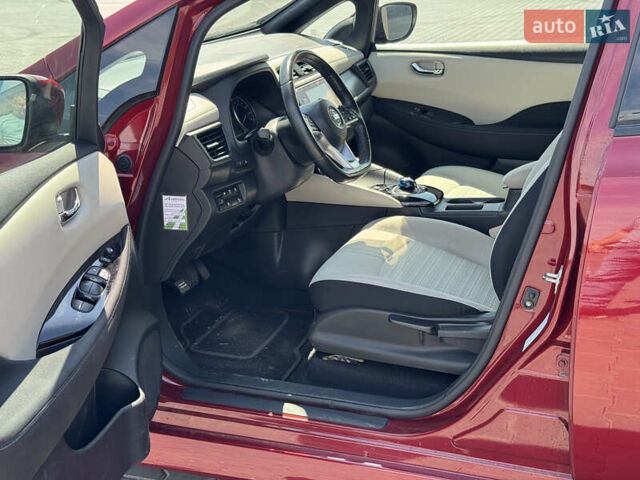 Красный Ниссан Лиф, объемом двигателя 0 л и пробегом 63 тыс. км за 14747 $, фото 9 на Automoto.ua