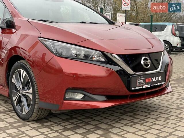 Красный Ниссан Лиф, объемом двигателя 0 л и пробегом 81 тыс. км за 14199 $, фото 7 на Automoto.ua