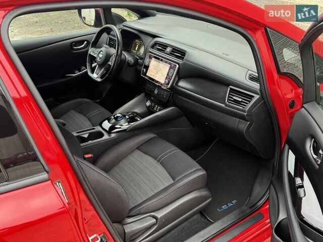 Красный Ниссан Лиф, объемом двигателя 0 л и пробегом 120 тыс. км за 14900 $, фото 7 на Automoto.ua