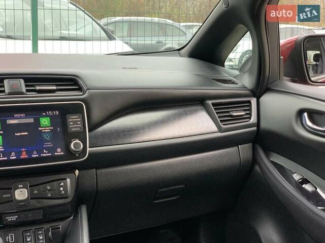 Красный Ниссан Лиф, объемом двигателя 0 л и пробегом 81 тыс. км за 14199 $, фото 59 на Automoto.ua