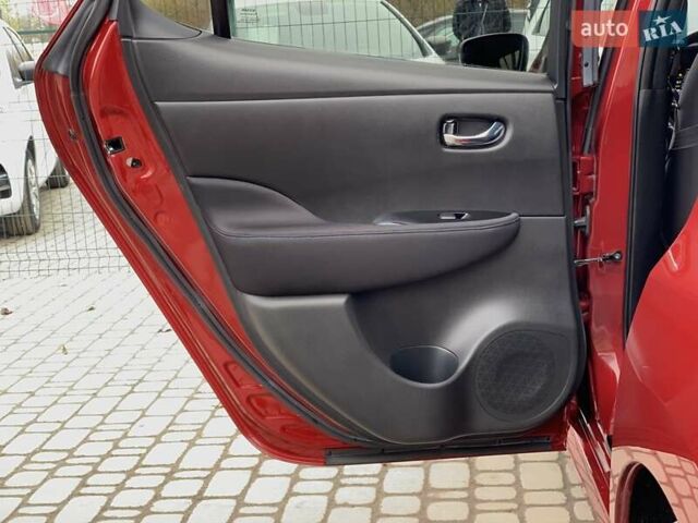 Красный Ниссан Лиф, объемом двигателя 0 л и пробегом 81 тыс. км за 14199 $, фото 28 на Automoto.ua