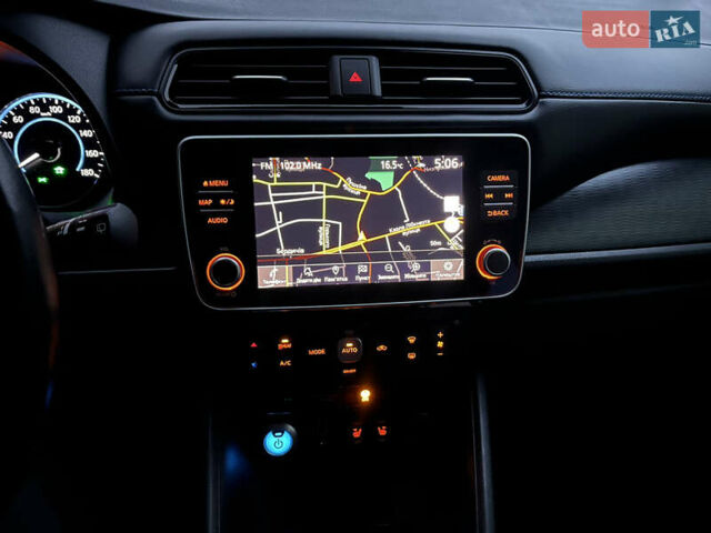 Красный Ниссан Лиф, объемом двигателя 0 л и пробегом 63 тыс. км за 14150 $, фото 22 на Automoto.ua