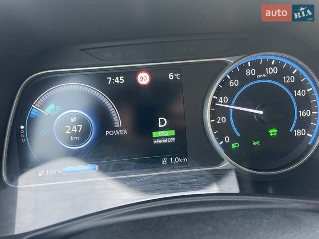 Красный Ниссан Лиф, объемом двигателя 0 л и пробегом 100 тыс. км за 12300 $, фото 18 на Automoto.ua