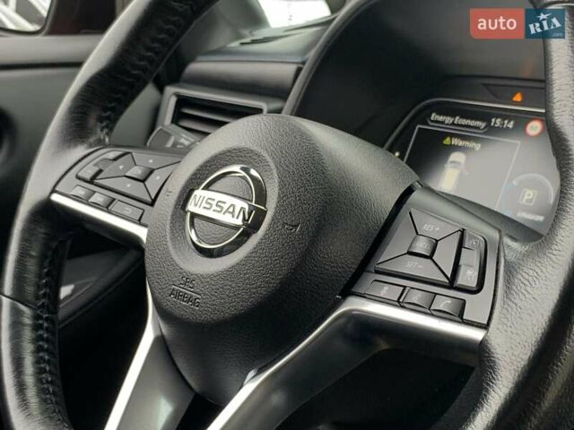 Красный Ниссан Лиф, объемом двигателя 0 л и пробегом 81 тыс. км за 14199 $, фото 42 на Automoto.ua