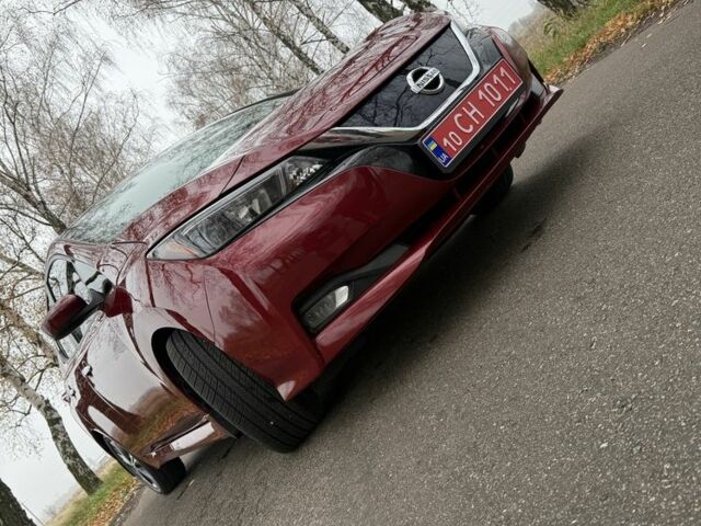 Красный Ниссан Лиф, объемом двигателя 4 л и пробегом 29 тыс. км за 12300 $, фото 1 на Automoto.ua