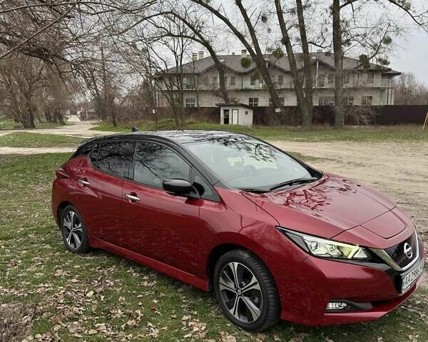 Красный Ниссан Лиф, объемом двигателя 0 л и пробегом 111 тыс. км за 13300 $, фото 5 на Automoto.ua