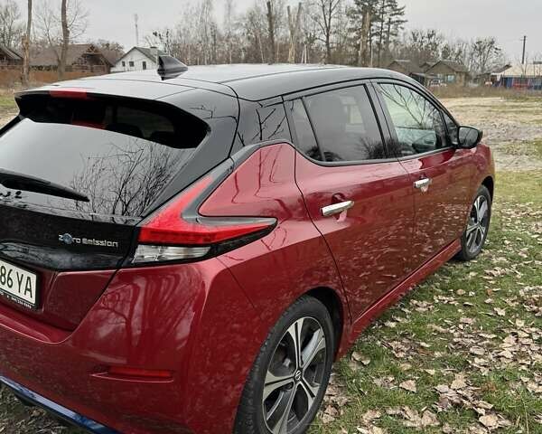 Красный Ниссан Лиф, объемом двигателя 0 л и пробегом 111 тыс. км за 13300 $, фото 7 на Automoto.ua